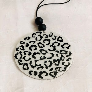 Leopard Print Car Hanging Charm - Stylish Rearview Mirror Decor - Animal Print Car Bling