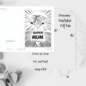 Carte de voeux Super Maman à imprimer directement à la maison, coeur de superwoman posant une illustration à l'encre noir et blanche