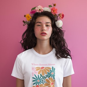 Blumen Tshirt für Frauen-Shirt Geschenk Blumen T-Shirt Blühende Blumen Shirt Boho Blumen Design Blumen Shirt Geschenk für Mädchen Blumen Tshirt