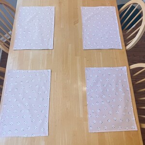 White Flowers Placemats (Set of 4)