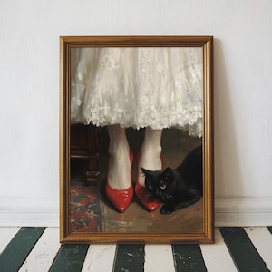 Op de afbeelding: Een schilderij van een vrouw in een witte jurk en rode schoenen, met een zwarte kat die voor haar zit.