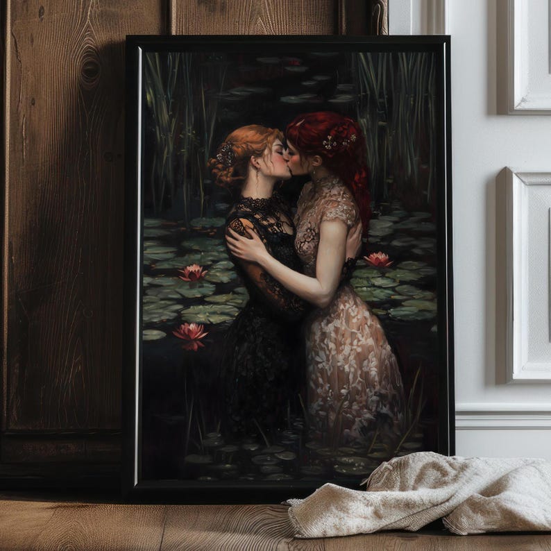 Gothic Lesbian Romance Wall Art – Dark Fairycore Kiss Print, Moody WLW Lovers Painting, Queer Love Aesthetic Decor Gift afbeelding 2