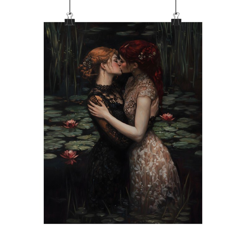 Gothic Lesbian Romance Wall Art – Dark Fairycore Kiss Print, Moody WLW Lovers Painting, Queer Love Aesthetic Decor Gift afbeelding 6