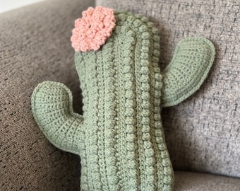 Cojín decorativo de cactus de ganchillo con flor