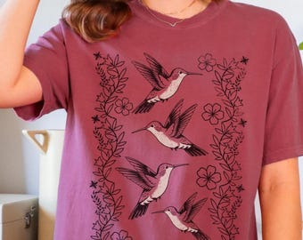 Camiseta con estampado floral de colibríes - Camiseta vintage de pájaros, camiseta estilo cottagecore con temática de jardín, regalo de naturaleza para mujer