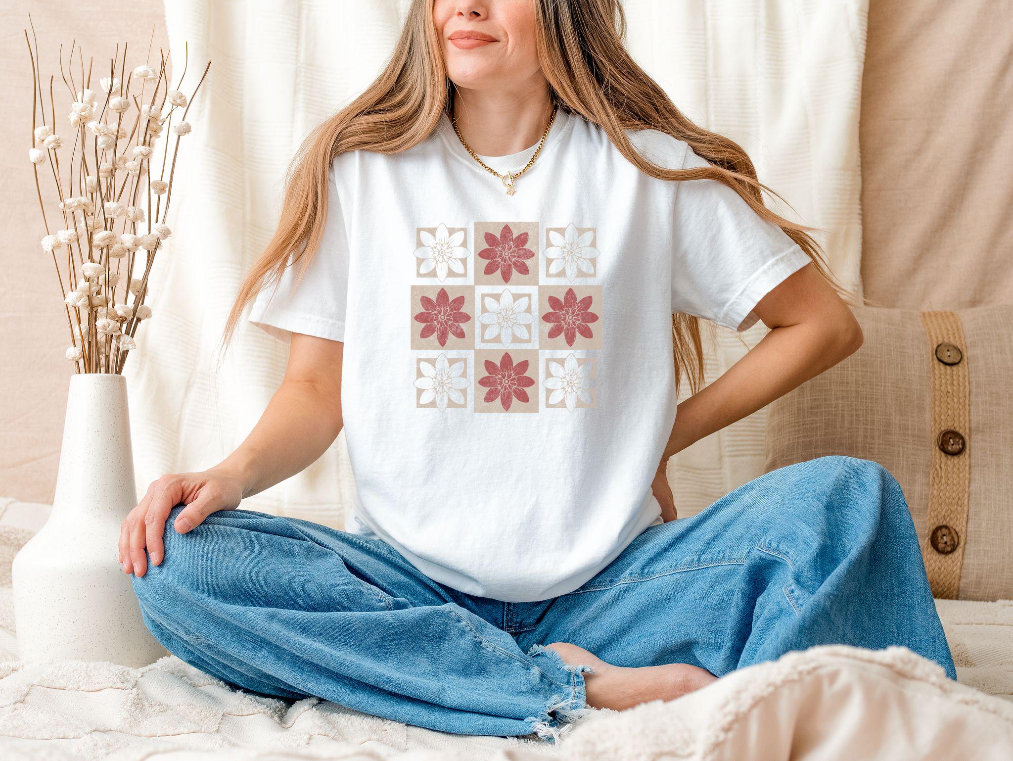 Floral Checkered T-Shirt: Retro Cottagecore Graphic Tee