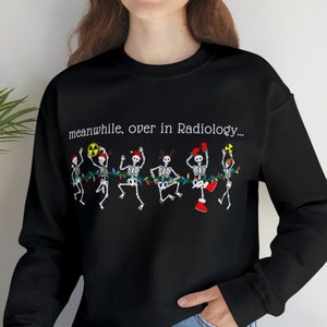 Inzwischen in der Radiologie Weihnachten Sweatshirt - Lustige Skelette Bildgebung, Radiologie Shirt Weihnachtslichter