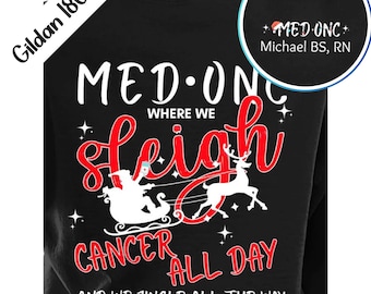 MED ONC パーソナライズ放射線腫瘍学Tシャツ、看護師ギフト、セラピストTシャツ、クリスマスナースシャツ、腫瘍内科Tシャツ、ホリデーシーズンTシャツ | がん