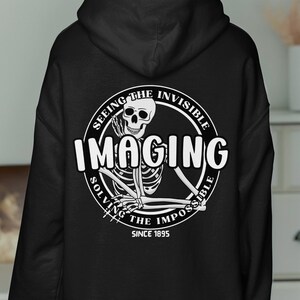 Personalisierter Unisex Radiologie Technologe Sweatshirt | Röntgen, CT, MRI, NM Tech Hoodie | Abbild grad Geschenk | Radiologie-Abteilung Bekleidung