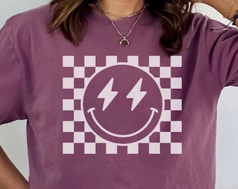 Camiseta retro con cara sonriente y ojos de rayo, camiseta gráfica de tablero de ajedrez, camiseta con estética vintage de los 90, regalo urbano genial, cara sonriente retro