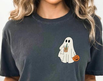Słodka koszulka z duchem i mrożoną kawą, koszulka z mrożoną kawą na Halloween, jesienna estetyczna koszulka z duchem, koszulka z upiornym sezonem, zabawna koszulka na Halloween