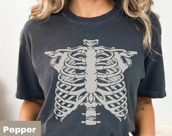 Camiseta com estampa de esqueleto e caixa torácica, camiseta com estampa de anatomia gótica, camiseta de esqueleto para o Halloween, camiseta punk gótica assustadora.