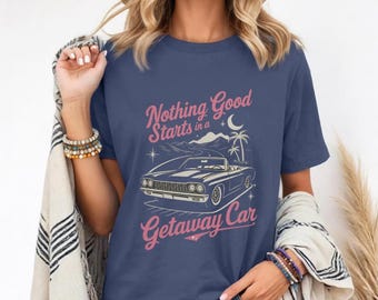 Getaway Auto Shirt | Retro Grafik T-Shirt | Vintage Auto-T-Shirt | Ästhetisches Road Trip Top | Klassisches Cabrio-Grafik-T-Shirt | Unisex Geschenk