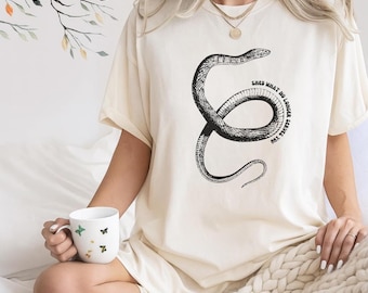 Camiseta vintage con estampado de serpiente de cascabel, camisa bohemia gótica occidental, camisa espiritual con temática de muda de piel, Año de la Serpiente, regalo de camiseta de serpiente