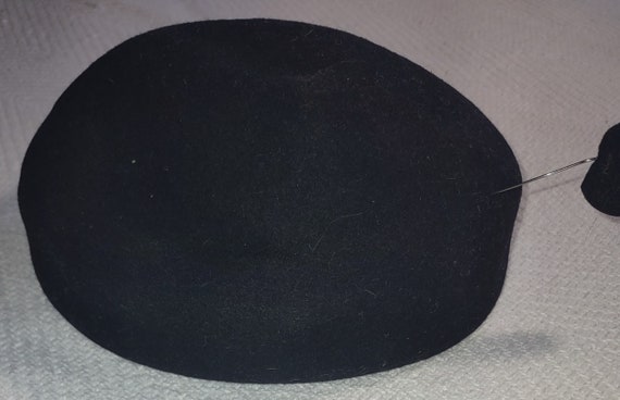 Vintage woman's hat black felt beret with decorat… - image 1