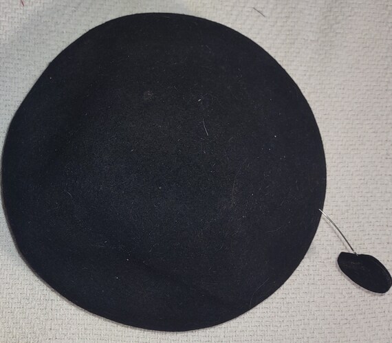 Vintage woman's hat black felt beret with decorat… - image 2