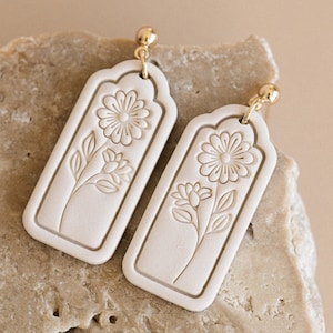 Beige Daisy Flower Imprint Drop | HANDMADE CLAY EARRINGS | Lightweight Cream Debossed Floral Dangle Polymer Clay Earrings