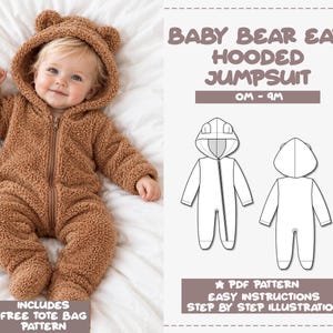Puede incluir: Un mono con capucha de color marrón, textura peluda y orejas de oso. El texto dice: BABY BEAR EAR HOODED JUMPSUIT, 0M - 9M, PDF PATTERN, EASY INSTRUCTIONS, STEP BY STEP ILLUSTRATION, INCLUDES FREE TOTE BAG PATTERN.