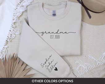 Personalized Grandma Sweatshirt with Grandkids Names on Sleeve, Custom Granny Sweater, Est Date Gramma Sweatshirt, Gift for Grandma, Gigi