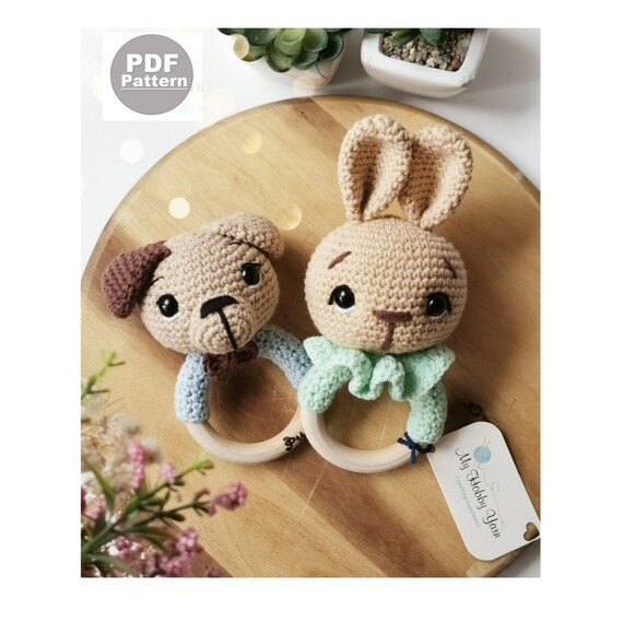 Patrón de sonajero de conejo y perro de ganchillo en en PDF