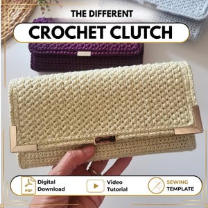 Pode incluir: Uma bolsa de mão de crochê bege com detalhes metálicos dourados nos cantos e um fecho retangular central. O texto THE DIFFERENT CROCHET CLUTCH é visível acima. Inclui Digital Download, Video Tutorial e Sewing Template.