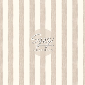 Puede incluir: Patrón de rayas verticales en crema y beige. Las rayas tienen un aspecto pintado a mano. Un logotipo circular en el centro presenta el nombre "Szizi" en escritura cursiva, con la palabra "GRAPHICS" debajo.