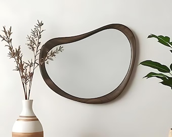 Specchio asimmetrico in legno di noce – Decorazione in stile Mid-Century Modern