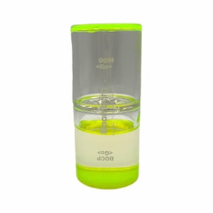 Könnte beinhalten: Ein klarer, zylindrischer Flüssigkeitsbewegungstimer mit neongrünen Akzenten. Der Timer hat einen transparenten Flüssigkeitsabschnitt und einen weißen Abschnitt mit dem Text "DOCP <GO>". Auf der Oberseite des Timers steht der Text "OOM <Go>".