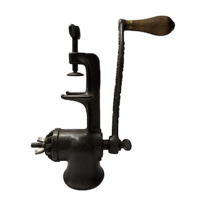 Vintage Universal Food Chopper No. 2 LF&C in New Britain, Conneticut Fleischmühle – Sammlerstück