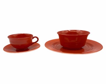 4-teiliges Vintage Hazel Atlas Ovide Platonite Terra Cotta / Rost Orange Geschirr Set - Teller / Schüssel / Teetasse und Untertasse