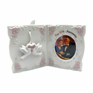 Vintage porseleinen fotolijst Russ Berrie, ons 50-jarig jubileum tortelduifjes – 2 x 3 inch – cadeau