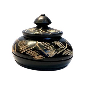 Vintage Hand Carved Round Wooden Leaf Design Trinket Box with Lid – Haitian