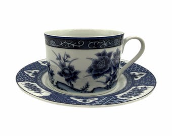 Juego de taza y platillo Imari Blossom vintage – Diseño floral asiático de mariposas en azul y blanco