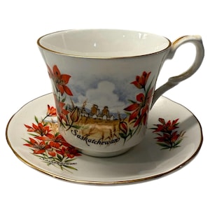 Vintage Fine Bone China Teetasse & Untertasse Souvenir Set von Saskatchewan, Canada - Prairie Tiger Lily