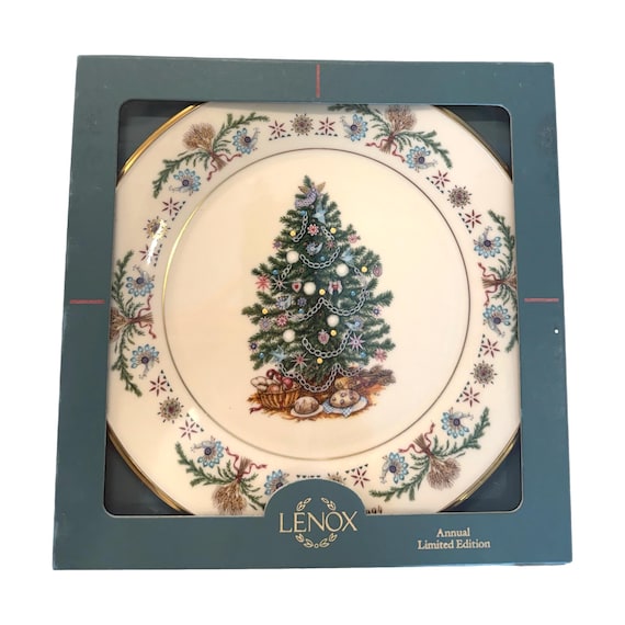 Vintage 1994 Lenox 10.75” Christmas Trees Around the World