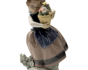 Vintage Lladro Porcelain Figurine: 