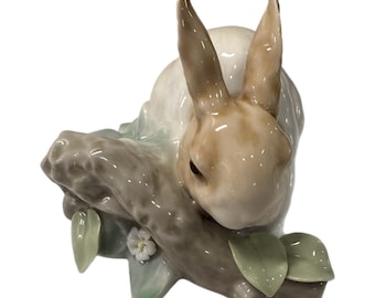 Vintage Lladro Rabbit Eating / Animals - Domestic Collection - No Box Vintage Retired
