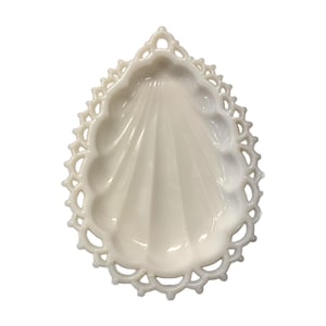 Coquillages vintage Westmoreland en verre blanc laiteux bords de dentelle