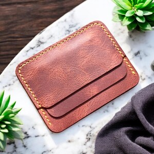 Porte-cartes minimaliste en cuir pour homme | 4 emplacements pour cartes + poche pour billets | Portefeuille fin anti-RFID | Cadeau pour papa, mari et garçons d'honneur