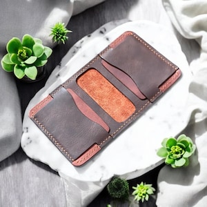 Carteira minimalista de couro marrom escuro para homens | Fina, dobrável e com bloqueio RFID | 4 compartimentos para cartões + bolso oculto | Presente para pais e padrinhos