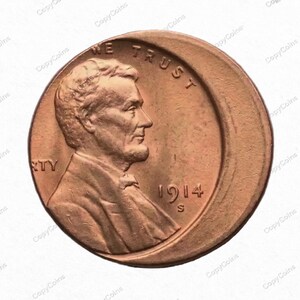 Peut inclure: Une pièce de monnaie américaine d'un cent de couleur cuivre présentant un portrait de profil d'Abraham Lincoln tourné vers la droite. La pièce affiche le texte IN GOD WE TRUST, LIBERTY, l'année 1914 et la marque d'atelier S, avec un décentrage marqué.