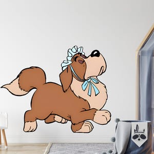 Può includere: Un cane di cartone animato marrone e bianco con un berretto blu e bianco. Il cane sta guardando in alto e ha un'espressione felice sul viso.