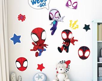 Könnte beinhalten: Ein Set von Wandaufklebern zum Thema Spider-Man mit Spider-Man, Spider-Gwen, Miles Morales und einer Sprechblase mit der Aufschrift "Go-Webs-Go!" Die Aufkleber sind in Rot, Blau, Schwarz, Weiß und Gelb.