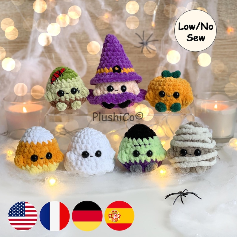 Puede incluir: Colecci&oacute;n de peluches de ganchillo con tem&aacute;tica de Halloween, que incluyen una bruja, una calabaza, una momia, un fantasma y ma&iacute;z. Los peluches son de varios colores, con caras bonitas. La imagen incluye el texto "Low/No Sew" y la marca "PlushiCo".
