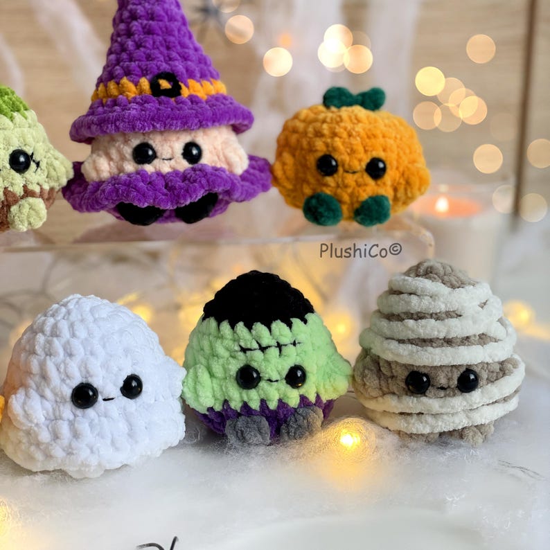 Puede incluir: Colecci&oacute;n de peluches de Halloween hechos a mano con ganchillo, que incluyen una bruja, una calabaza, un fantasma, el monstruo de Frankenstein y una momia. Cada peluche tiene ojos de seguridad negros y est&aacute; hecho con hilo suave y texturizado.