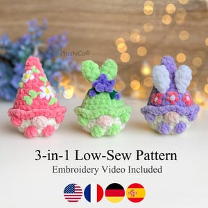 Könnte beinhalten: Drei handgefertigte Häkelzwerge in Rosa, Grün und Lila. Der rosa Zwerg hat ein Blumendesign, der grüne Zwerg hat Hasenohren und der lila Zwerg hat Blumenakzente. Der Text lautet "3-in-1 Low-Sew Pattern" und "Embroidery Video Included".