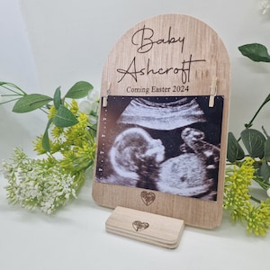 Gepersonaliseerde zwangerschapsaankondiging | Houten bord met vervaldatum l Gegraveerde babyscanlijst | Schijf voor fotoprop voor sociale media | Zwangerschapscadeau