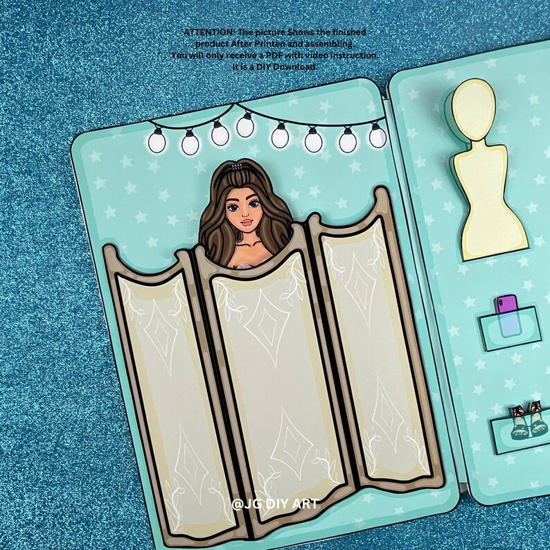 Puede incluir: Un kit de manualidades digital con una ni&ntilde;a de dibujos animados de pie detr&aacute;s de una pantalla de tres paneles. La pantalla est&aacute; decorada con un patr&oacute;n de diamantes. La imagen incluye el texto "@JG DIY ART".