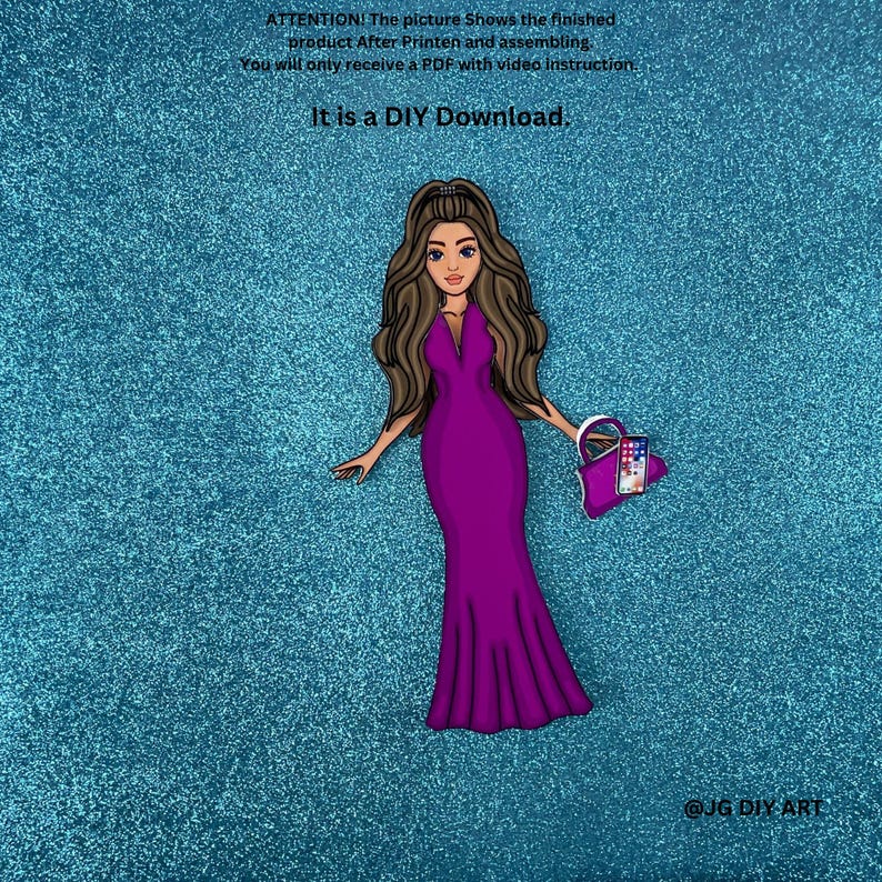 Puede incluir: Una ilustraci&oacute;n digital de una mujer con un vestido morado que sostiene un bolso morado con un tel&eacute;fono blanco en su interior. El fondo es una textura azul brillante. El texto "It is a DIY Download." est&aacute; en la parte superior de la imagen.