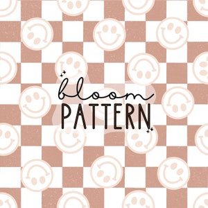Op de afbeelding: Een naadloos patroon met een herhalend ontwerp van witte glimlachende gezichten op een bruin en witte geruite achtergrond. De tekst "bloom pattern" is gecentreerd op de afbeelding.